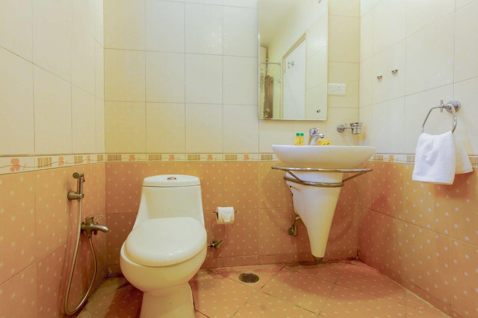 Fabhotel Comfort Inn Hitech City Hyderabad Exterior photo